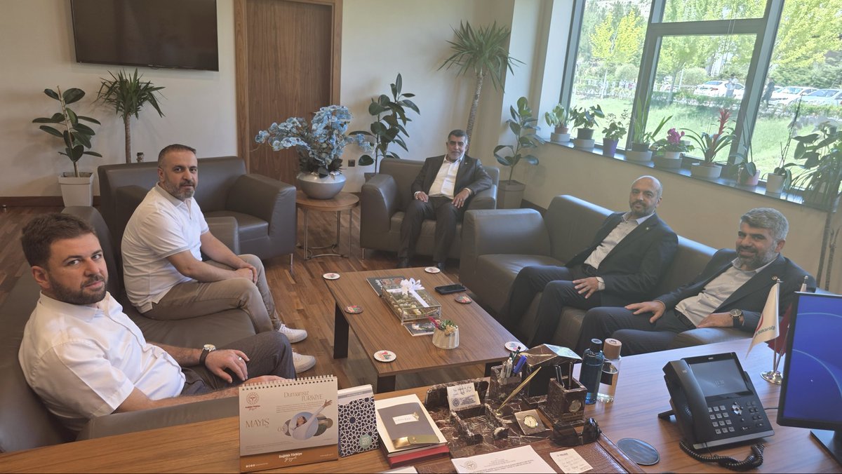 MetinSuicer's tweet photo. Elazığ Fethi Sekin Şehir Hastanesi Başhekimi Sayın Fatih Demir'i, Genel Başkan Yardımcımız Sayın Mahmut Şahin ve Mersin Milletvekilimiz Sayın Faruk Dinç ile birlikte ziyaret ederek sağlık hizmetleri üzerine istişarelerde bulunduk.
Nazik ev sahiplikleri için teşekkür ediyor, https://t.co/JwRmwqKaz3