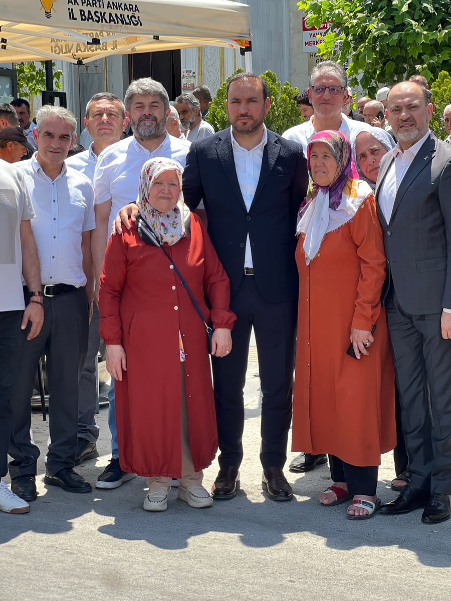 erhansarigol's tweet photo. 📍Yenimahalle 

Muharrem Ayı vesilesiyle; Yenimahalle İlçe Başkanlığımız tarafından düzenlenen Aşure programında hemşehrilerimize ve teşkilat mensuplarımıza Aşure ikramında bulunduk. Emeği geçen başta İlçe Başkanımız @ekremyuce06 olmak üzere tüm teşkilat mensuplarımıza teşekkür ederiz.

Rabbim Bereketli ve Mübarek eylesin.