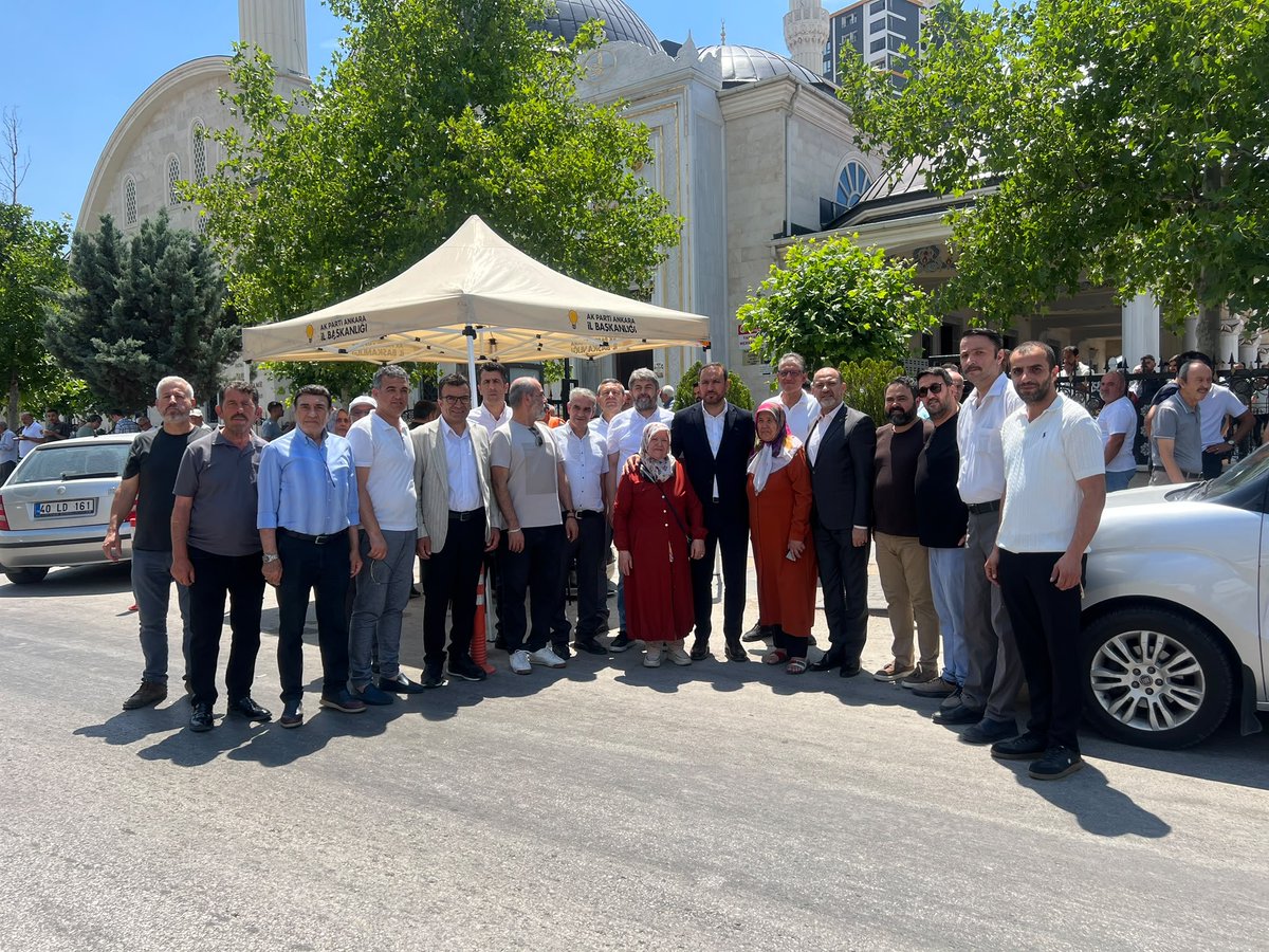 erhansarigol's tweet photo. 📍Yenimahalle 

Muharrem Ayı vesilesiyle; Yenimahalle İlçe Başkanlığımız tarafından düzenlenen Aşure programında hemşehrilerimize ve teşkilat mensuplarımıza Aşure ikramında bulunduk. Emeği geçen başta İlçe Başkanımız @ekremyuce06 olmak üzere tüm teşkilat mensuplarımıza teşekkür ederiz.

Rabbim Bereketli ve Mübarek eylesin.
