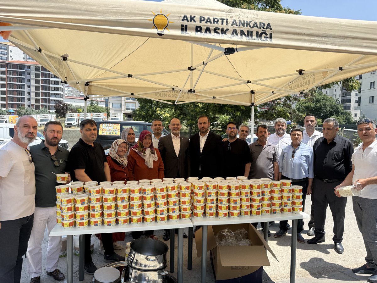 erhansarigol's tweet photo. 📍Yenimahalle 

Muharrem Ayı vesilesiyle; Yenimahalle İlçe Başkanlığımız tarafından düzenlenen Aşure programında hemşehrilerimize ve teşkilat mensuplarımıza Aşure ikramında bulunduk. Emeği geçen başta İlçe Başkanımız @ekremyuce06 olmak üzere tüm teşkilat mensuplarımıza teşekkür ederiz.

Rabbim Bereketli ve Mübarek eylesin.