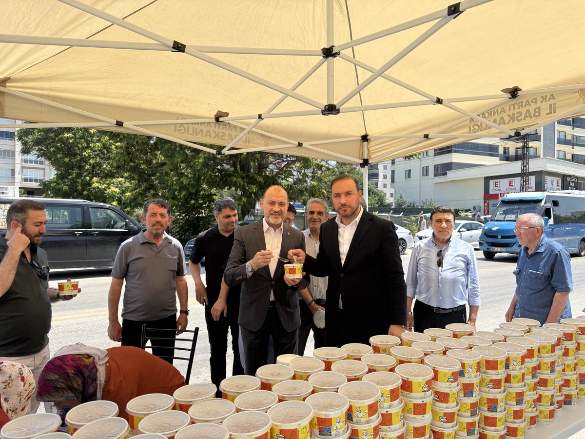 erhansarigol's tweet photo. 📍Yenimahalle 

Muharrem Ayı vesilesiyle; Yenimahalle İlçe Başkanlığımız tarafından düzenlenen Aşure programında hemşehrilerimize ve teşkilat mensuplarımıza Aşure ikramında bulunduk. Emeği geçen başta İlçe Başkanımız @ekremyuce06 olmak üzere tüm teşkilat mensuplarımıza teşekkür ederiz.

Rabbim Bereketli ve Mübarek eylesin.