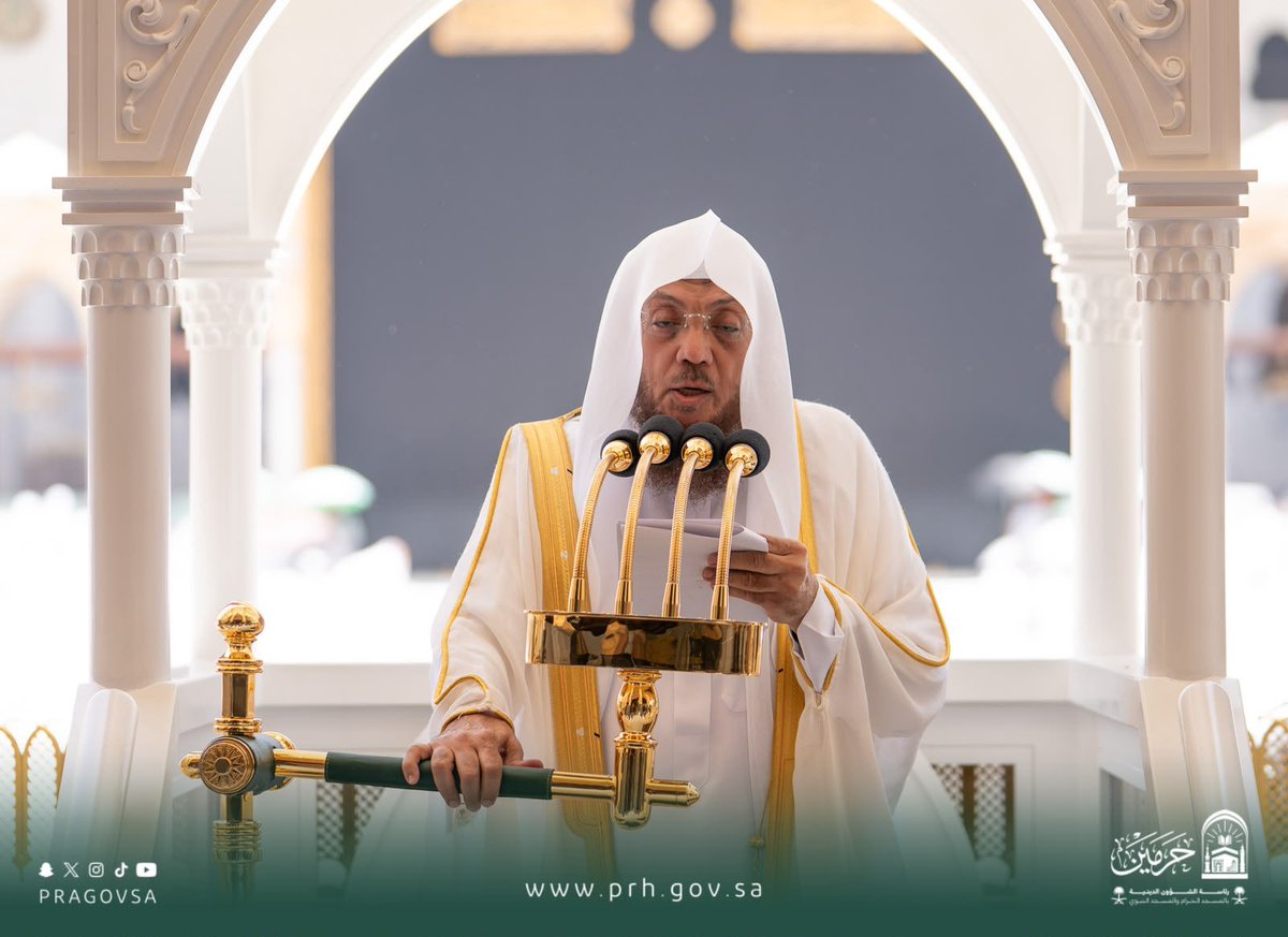 PRAGOVSA's tweet photo. فضيلة الشيخ الدكتور #أسامة_خياط في خطبة #الجمعة بـ #المسجد_الحرام : " في دُروب الحيَاة ووسْط صخبِها ولهْوها ولغْوها، وأمَام محنِها وخطوبِها وشدائِدها؛ يشعُر المرءُ أنَّه في حاجةٍ إلى من يُسنده، ويشدُّ عضدَه ويقوي عزمَه، ويركَنُ إلى عونِه، ويطمئنُّ إلى رعايتِه. https://t.co/uZsM0kDTyG