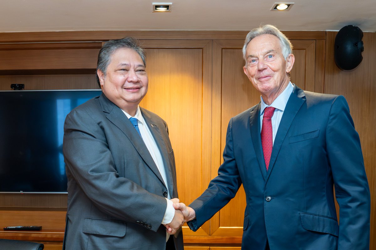 InstituteGC's tweet photo. Tony Blair visited Indonesia this week, meeting President Prabowo Subianto and senior government leaders to discuss how technology can help deliver better outcomes for citizens.

Discussions focused on digital public infrastructure, AI, healthcare, investment and public-sector reform, reflecting Indonesia’s ambitious digital transformation agenda.

TBI is proud to support Indonesia’s efforts to build more effective, citizen-centred public services through technology, and we’re grateful to our partners across government for their collaboration and warm hospitality.

We look forward to continuing this work together.

[Image 1 credit: President Prabowo Subianto documentation team]