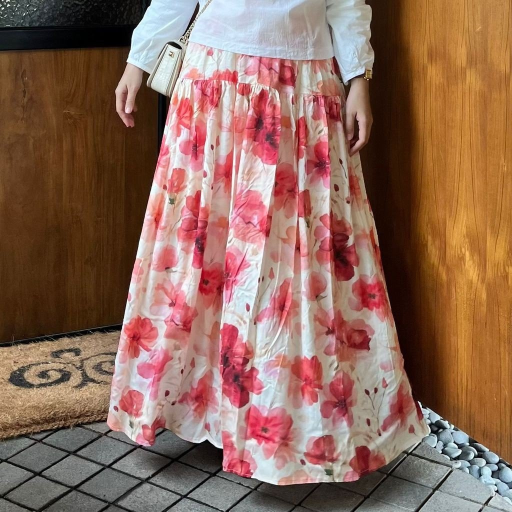 deseeea's tweet photo. rok floral yang nggak pernah gagal bikin outfit keliatan manis 🌸🤍 https://t.co/i2zMcmvBIx