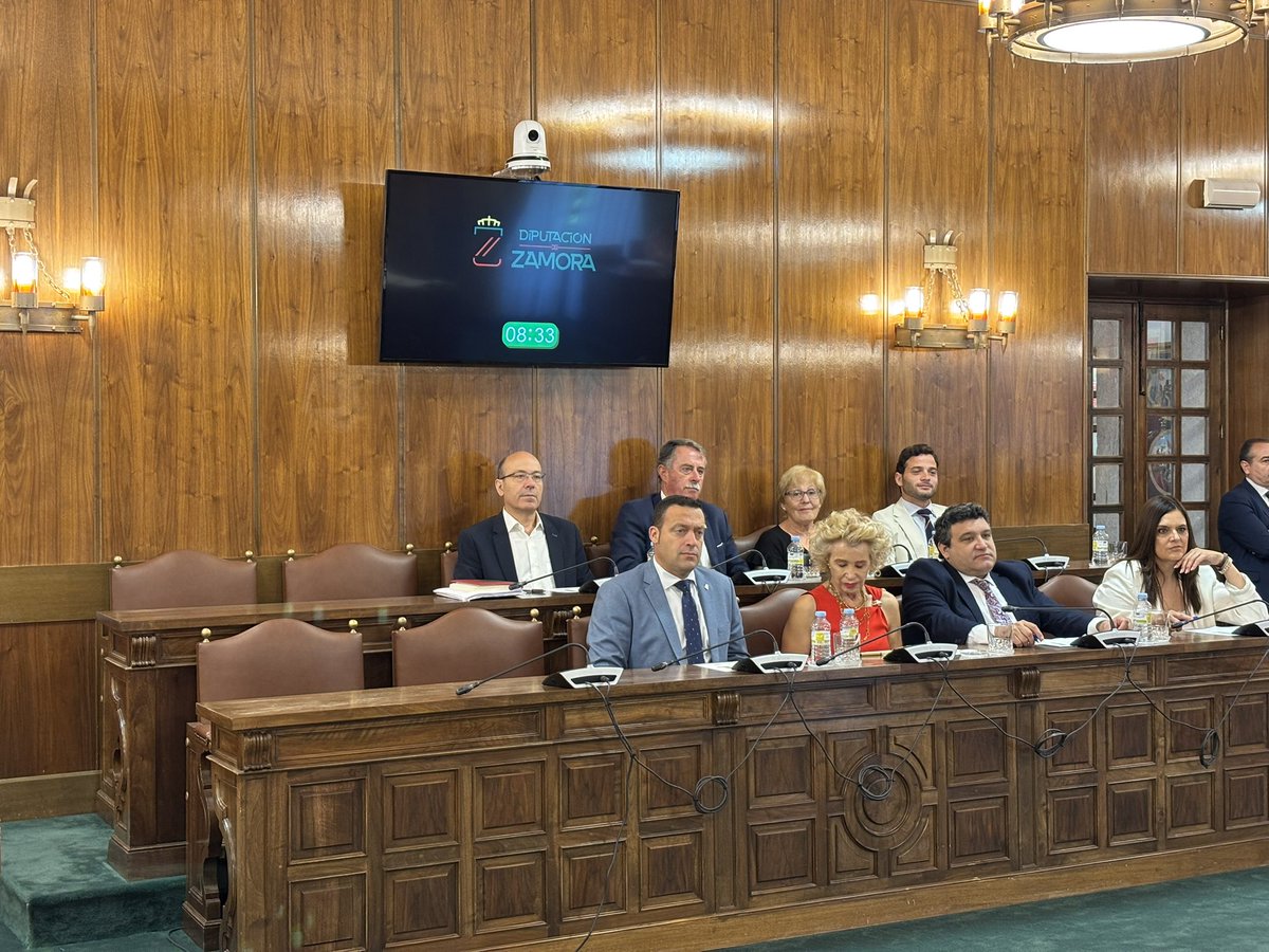 dipuzamora's tweet photo. La #DiputaciónDeZamora ha aprobado en el #PlenoOrdinarioJulio la adjudicación de la gestión del @ramoscarrionza para los próximos 2 años.
También a las actuaciones en colegios del medio rural y al derribo del puente de la ZA-P-2102. https://t.co/aCvUJZlFSk
