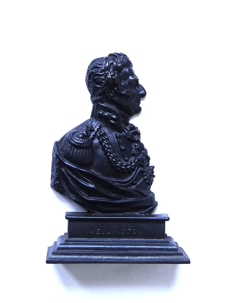 elementsdeco's tweet photo. 🖤 Heavy cast iron Duke of Wellington bust — the perfect military history desk piece! Iconic silhouette, solid & weighty as a paperweight or bookend
https://t.co/KRmtQuKRzB #MilitaryHistory #NapoleonicWars #Bookend #DeskDecor #wiseshopper https://t.co/r7B2ctQFfy