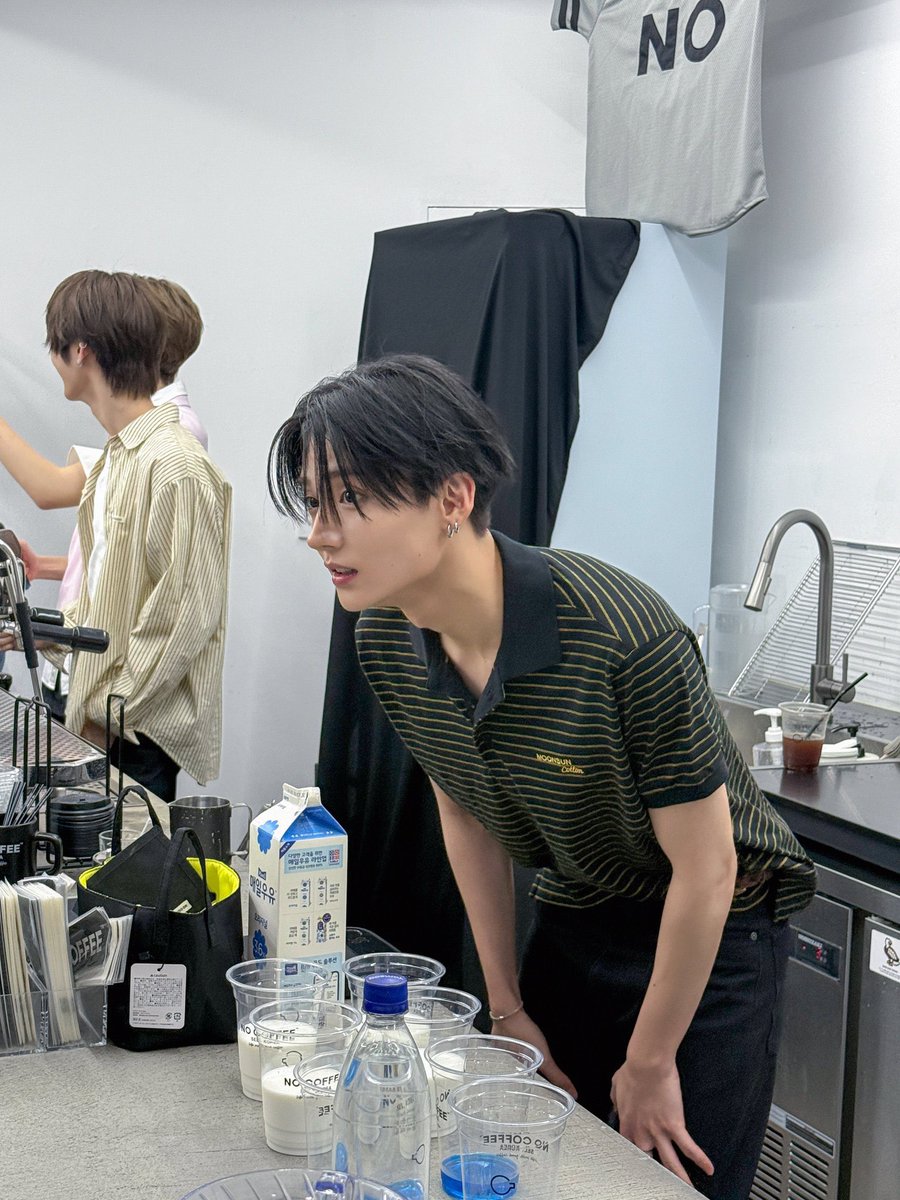 sanwgo's tweet photo. qnd vc ta bbnd no dono da cafeteria o cafetao https://t.co/KSXUMtBmVQ