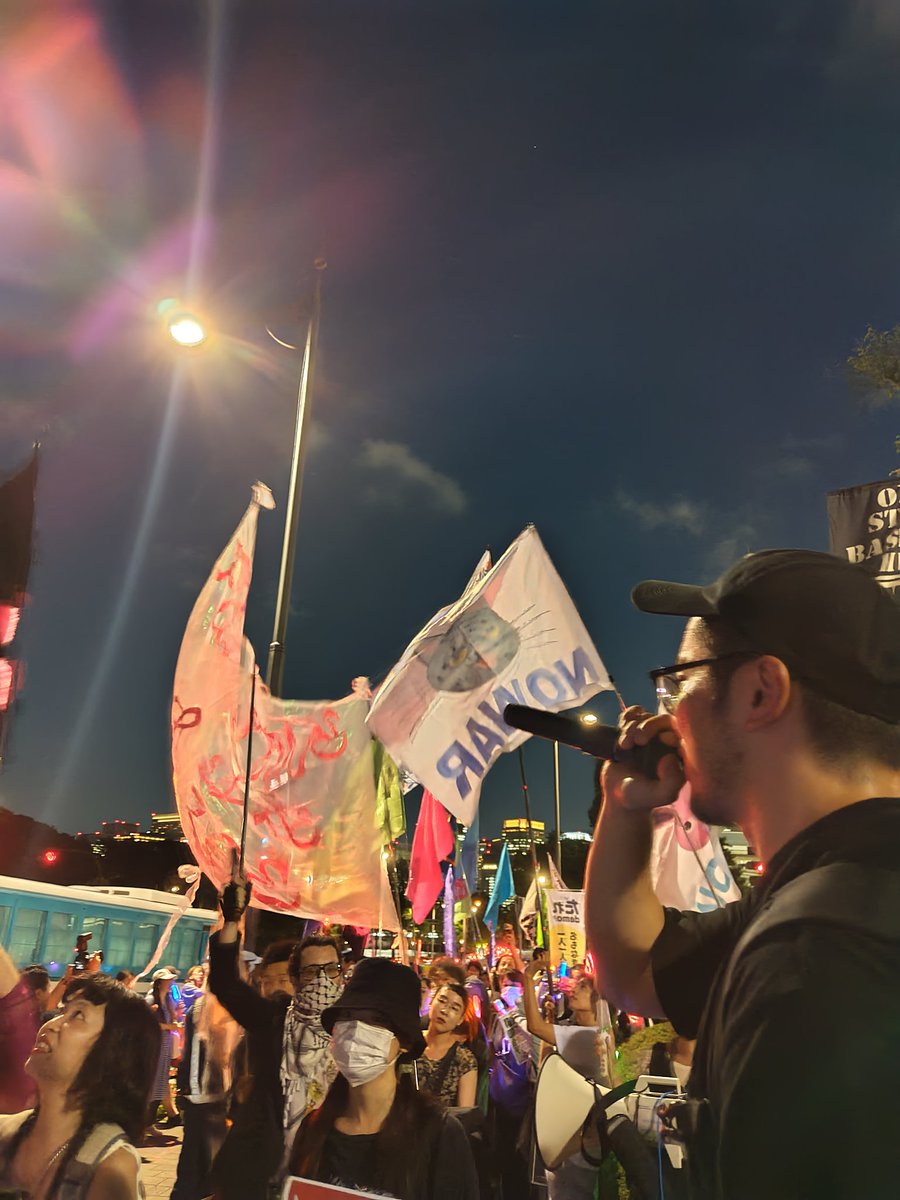 sakeuchi317's tweet photo. 今日の国会前抗議、ドラム隊有志エリア。
や、サイコーでした！📢🥁✊🔥
ワタクシはオシゲデザインのプラカを太鼓に貼って、皆さんとガッツリやりましたぜ☺️

#めちゃくちゃな政治に抗議0710 https://t.co/fw6lpWG1rF