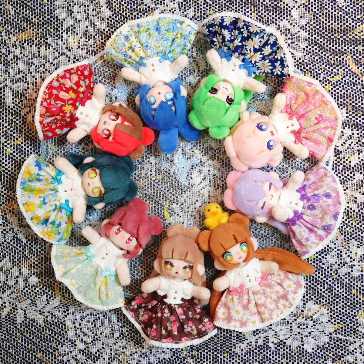 musettestar's tweet photo. -ˋˏ  受注通販予告　ˎˊ-

8月中に、レースえりワンピースの受注通販予定です✨
スカート部分のカスタムが可能！
数十種類の生地見本の中から、お好きな色・柄を選ぶオーダーができます。
今回はヘアアクセもセットです🎀
後日改めて告知いたしますので、もうしばらくお待ちください🫧

#ぷにみお https://t.co/6fgiwFFK56