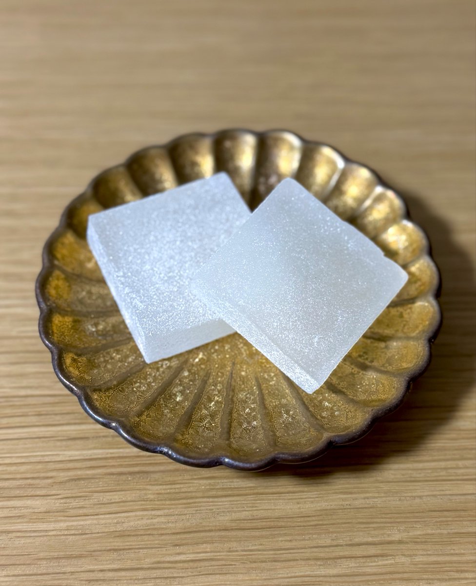 uenokuromon's tweet photo. 吉池で買った日本最古の飴屋さんの翁飴をいただく🍬もっちりとした上品な甘さがクセになる美味しさで手が止まらん🤤 https://t.co/HbR0f2q4kx