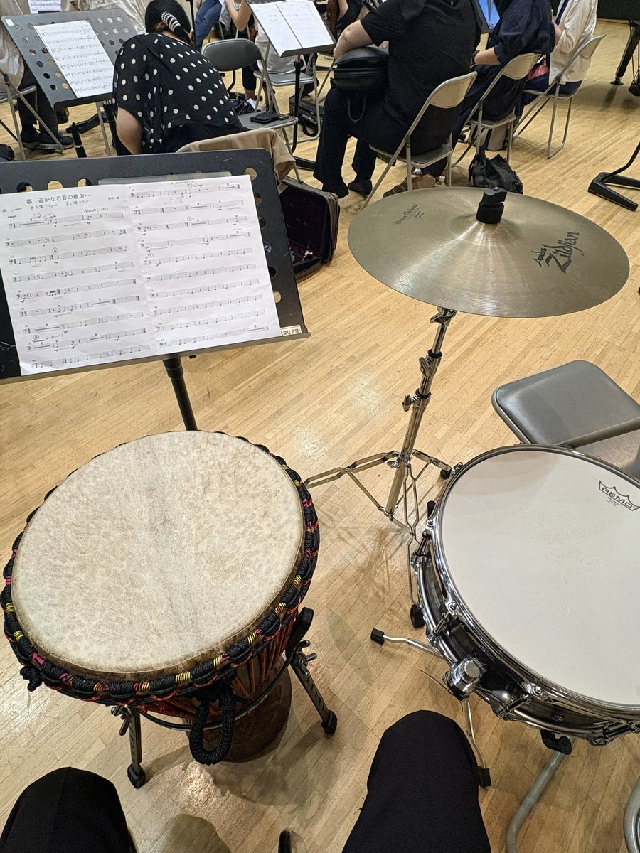 drumojisan0123's tweet photo. 明日はこちらに出演いたします！

4月に行われた同クラブの新人演奏会の時に作曲家の葛西先生から「君の太鼓の音が欲しい」と大変ありがたいお言葉をいただいて、急遽打楽器パートを加筆していただきました。
初演曲を演奏するのは人生初で、なかなか苦戦しておりますが、ぜひご来場ください！ https://t.co/4BBaHaweVq