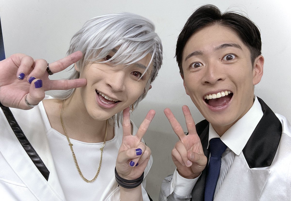 GENGEN0616's tweet photo. 【#エリステ-New Dawn-計9公演終幕】🎊
本日も満席でのご観劇、誠にありがとうございました😊✨

ついに『皆で歌う』までに発展したカテコ挨拶に準えて！
今日のお写真は【シン】📸🐍ｼｬｰ‼︎

原作ストーリー第4部3章をリアルタイムで読み進めている僕、無事に情緒爆発💥
エリオス堪らないぜ🤣‼️ https://t.co/AqutGy2Mc8