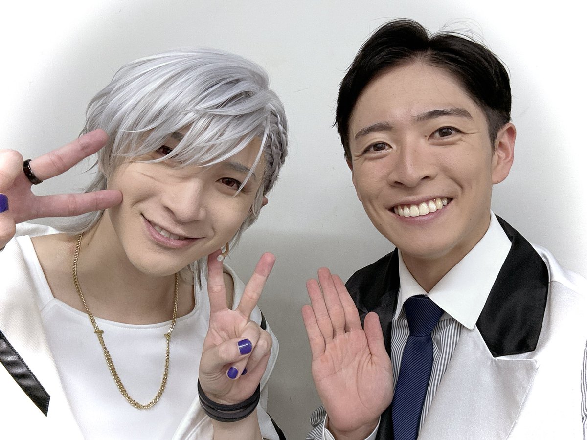 GENGEN0616's tweet photo. 【#エリステ-New Dawn-計9公演終幕】🎊
本日も満席でのご観劇、誠にありがとうございました😊✨

ついに『皆で歌う』までに発展したカテコ挨拶に準えて！
今日のお写真は【シン】📸🐍ｼｬｰ‼︎

原作ストーリー第4部3章をリアルタイムで読み進めている僕、無事に情緒爆発💥
エリオス堪らないぜ🤣‼️ https://t.co/AqutGy2Mc8