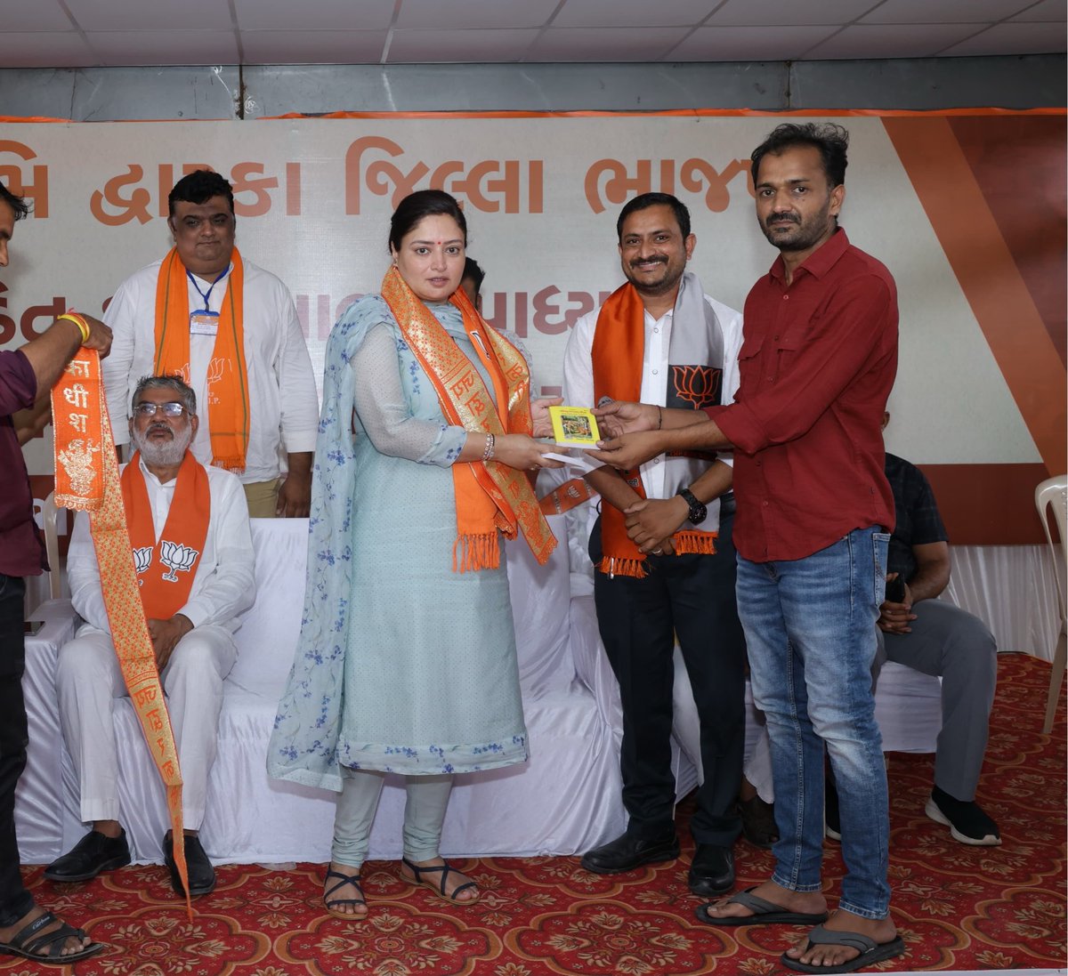 PoonambenMaadam's tweet photo. આજરોજ 'પંડિત દીનદયાળ ઉપાધ્યાય પ્રશિક્ષણ મહાઅભિયાન–2026' અંતર્ગત  દેવભૂમિ દ્વારકા જિલ્લાના મથક જામખંભાળિયા નજીક આવેલ “આરાધના ધામ” ખાતે યોજાયેલા ખંભાળિયા શહેર મંડળ તથા તાલુકા મંડળ અને સલાયા શહેર મંડળના પ્રશિક્ષણ વર્ગમાં ઉપસ્થિત રહી સંગઠનાત્મક વિવિધ વિષયો પર સંવાદ કર્યો.

 #PrashikshanMahaAbhiyan