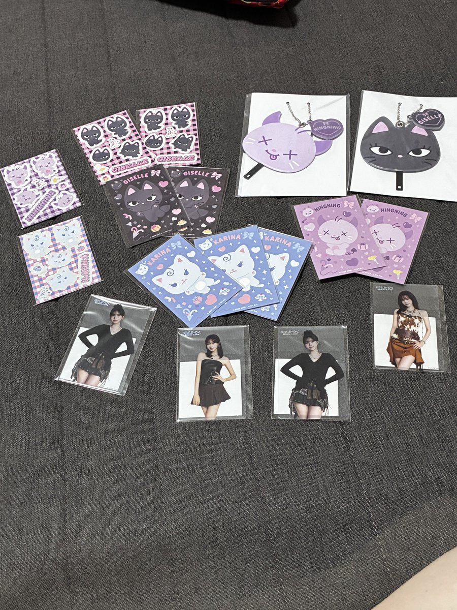 ao_10972's tweet photo. 1万とか中途半端な金出した俺が悪かった。いやそれにしても引きがゴミすぎるなんだこれシール10枚5000円？？？？？？ https://t.co/PaDZ1UcLhS