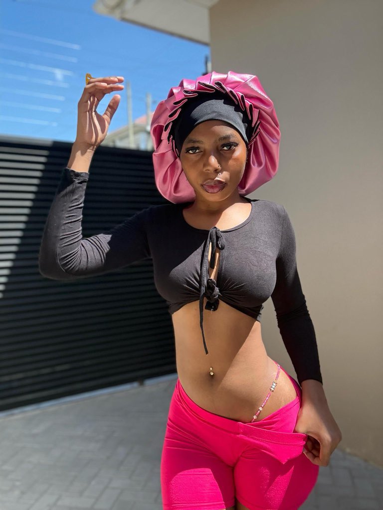 paulikrypt's tweet photo. Facts about girls built like this? And are you a fan of waist beads? https://t.co/dp2k6LIURW