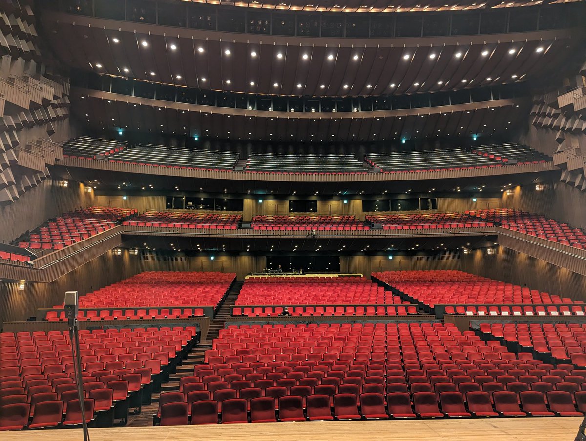 ororon231's tweet photo. 来週の13日には、このホールに満員のお客さまを前にして歌う推しの姿が見れる。　
スペシャルコンサートがとても楽しみです。

#辰巳ゆうと
#フェスティバルホール
#辰巳ゆうとスペシャルコンサートツアー2026 https://t.co/GZNHAH45An