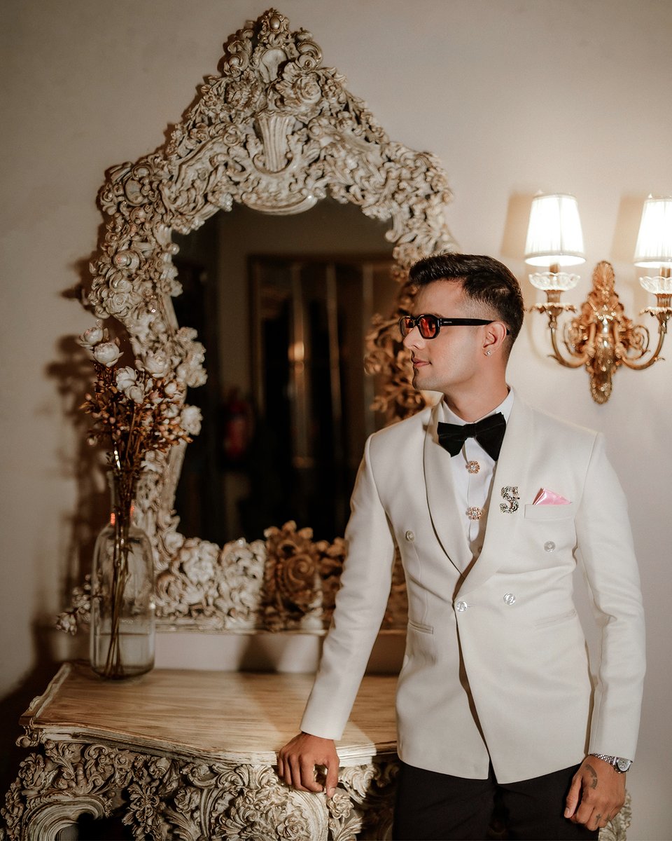 Clickonpics's tweet photo. Quiet confidence, timeless style, and a presence that speaks without saying a word. Akash steps into his engagement celebration with elegance, character, and effortless charm.

Captured by #ClickOnPics
#GroomPortrait #EngagementLook #GroomStyle #MensFashion #AhmedabadPhotographer https://t.co/oX1aIezqDI
