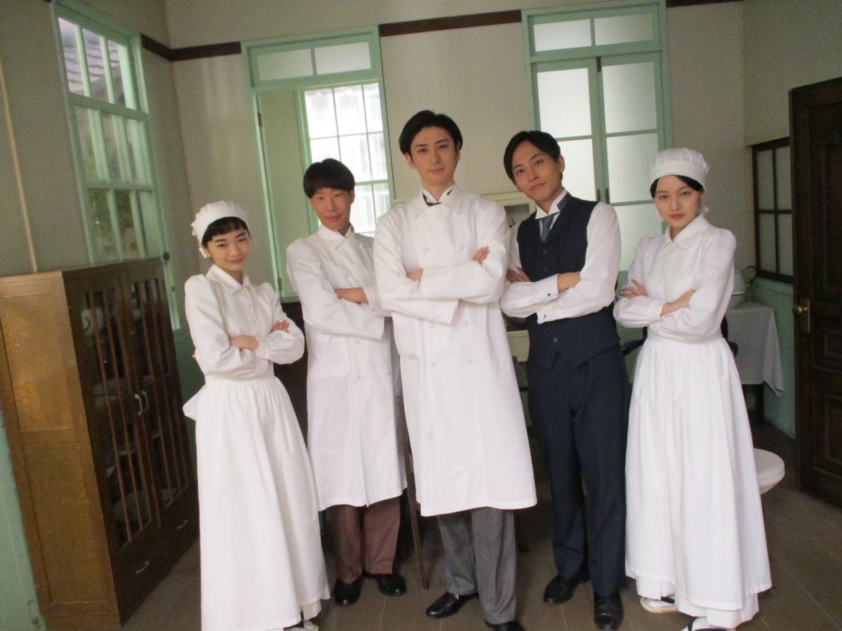 mikami_ai_'s tweet photo. 『風、薫る』　第15週　「差し出せぬ手」　ご視聴ありがとうございました。
複雑な想いが巡る週でしたが、オフショットは和やかなものを📸
来週からは、いよいよ新潟編です。りんと直美がそれぞれ、どんな人と出会い、どんな人生の選択をしていくのか。ぜひ、あたたかく見守ってください。

#風薫る https://t.co/w7m5GbYxzx