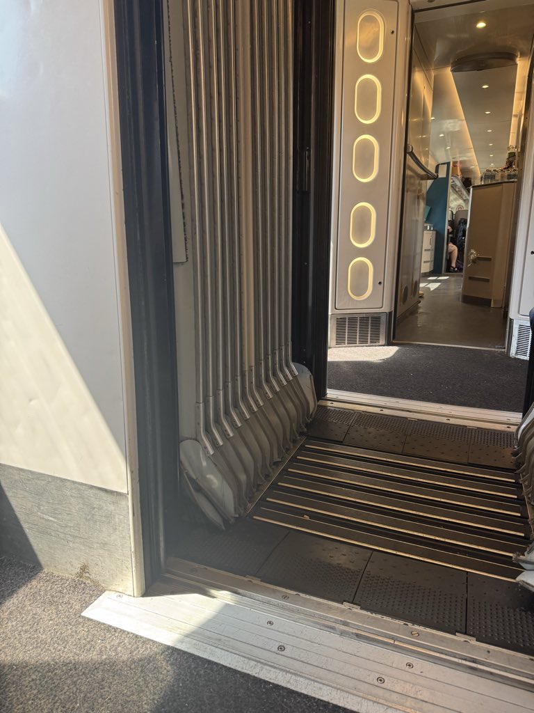 moabdn's tweet photo. @AvantiWestCoast This is what travelling with you guys look like. Overbooked sauna like trains been sitting on the floor for an hour https://t.co/1vfM6RXL5n