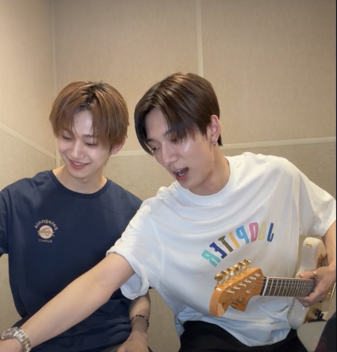 Teayaa0's tweet photo. 저기요 님들아😅😅😅 https://t.co/rASmoAyszi