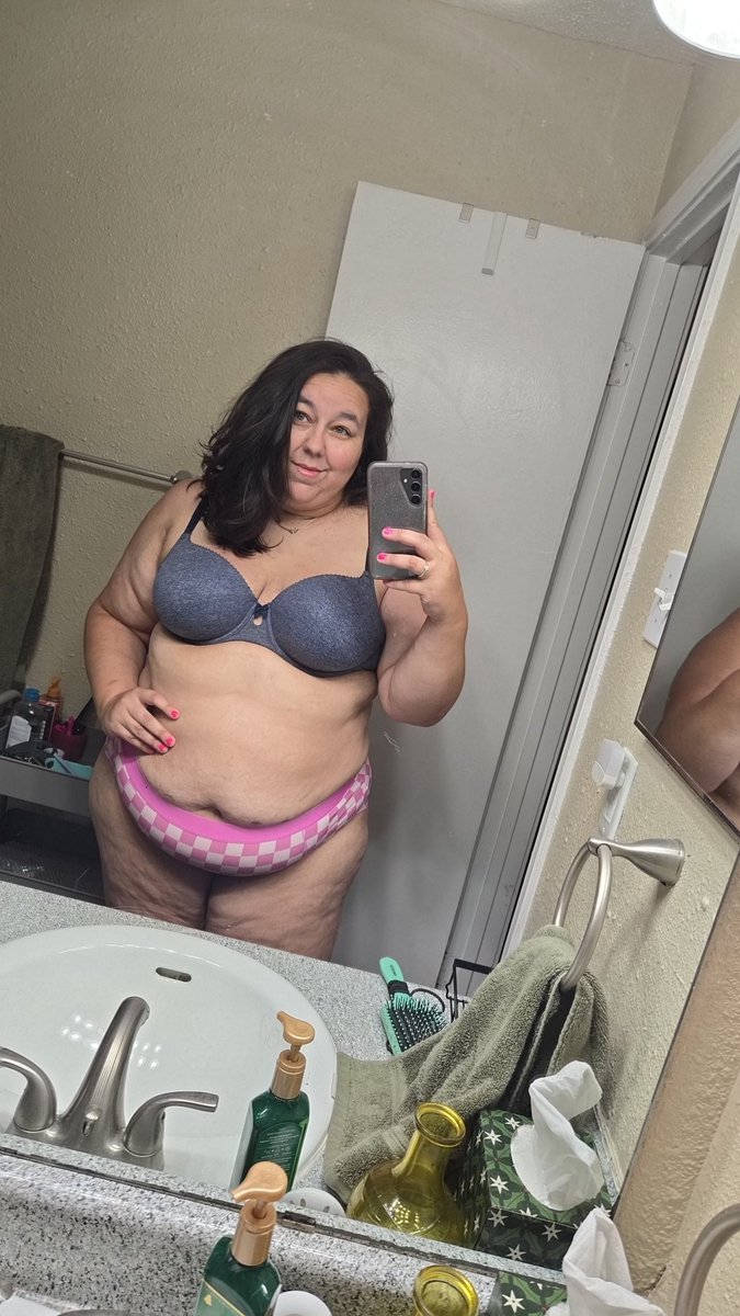 Milf_texas2391's tweet photo. Happy Friday!!!
What do you think of the new boyshorts??

Can't wait for tomorrow, get some sun and this tan going hopefully..... https://t.co/YfdIjhh2wG