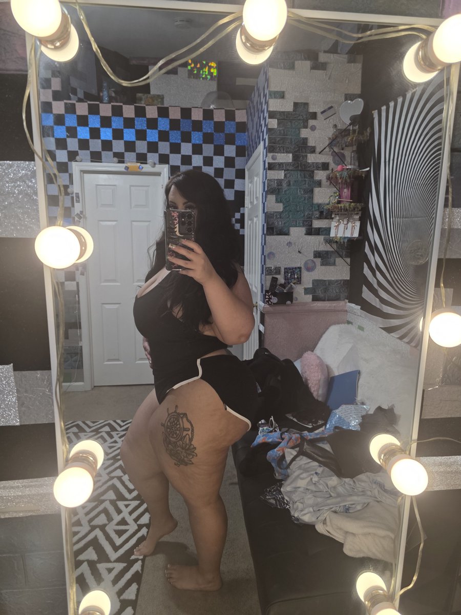 o_mya_bbw's tweet photo. Fat ass Friday vibes 🍑😈 these shorts ripped when I pulled them over my hips. 😕😶‍🌫️😌 https://t.co/QiVhnrIede