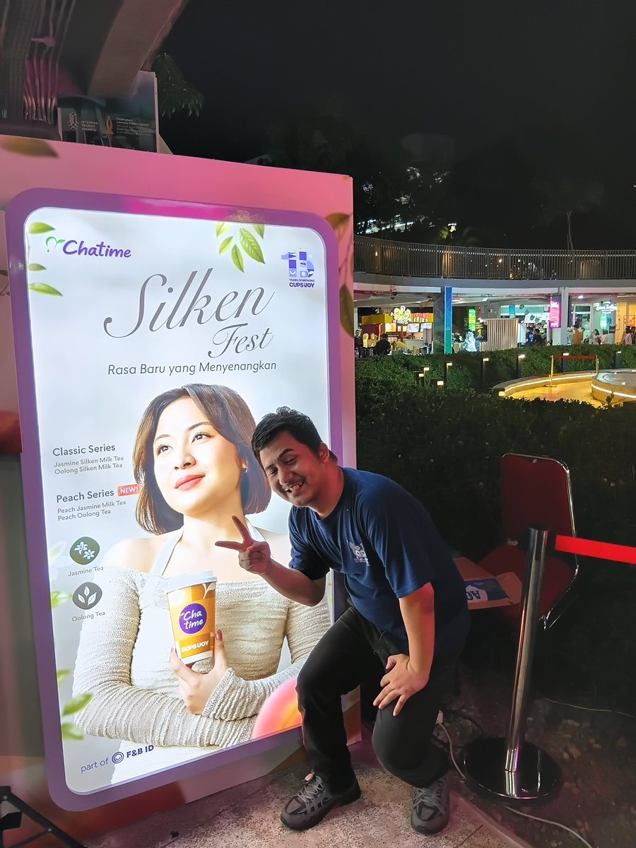 DongaJera24959's tweet photo. Bikin menyenangkan hatiku mendengarkan musik dan lagu serta bisa bertemu Bernadya di Taman Blok M hari ini😍🥰😊🤩 https://t.co/0CQsMXqznC