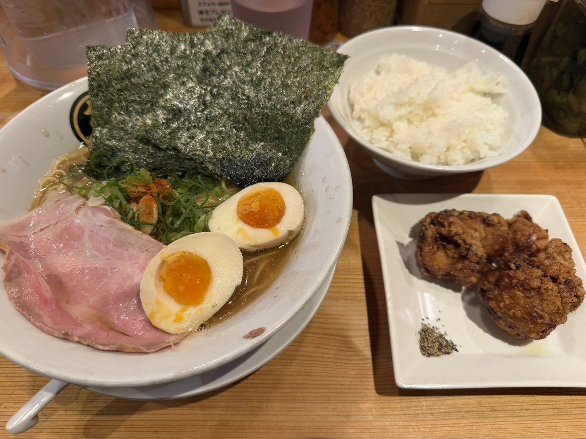 kashiko1000's tweet photo. ラーメン食い倒して満足 https://t.co/QGLQuHDnqN