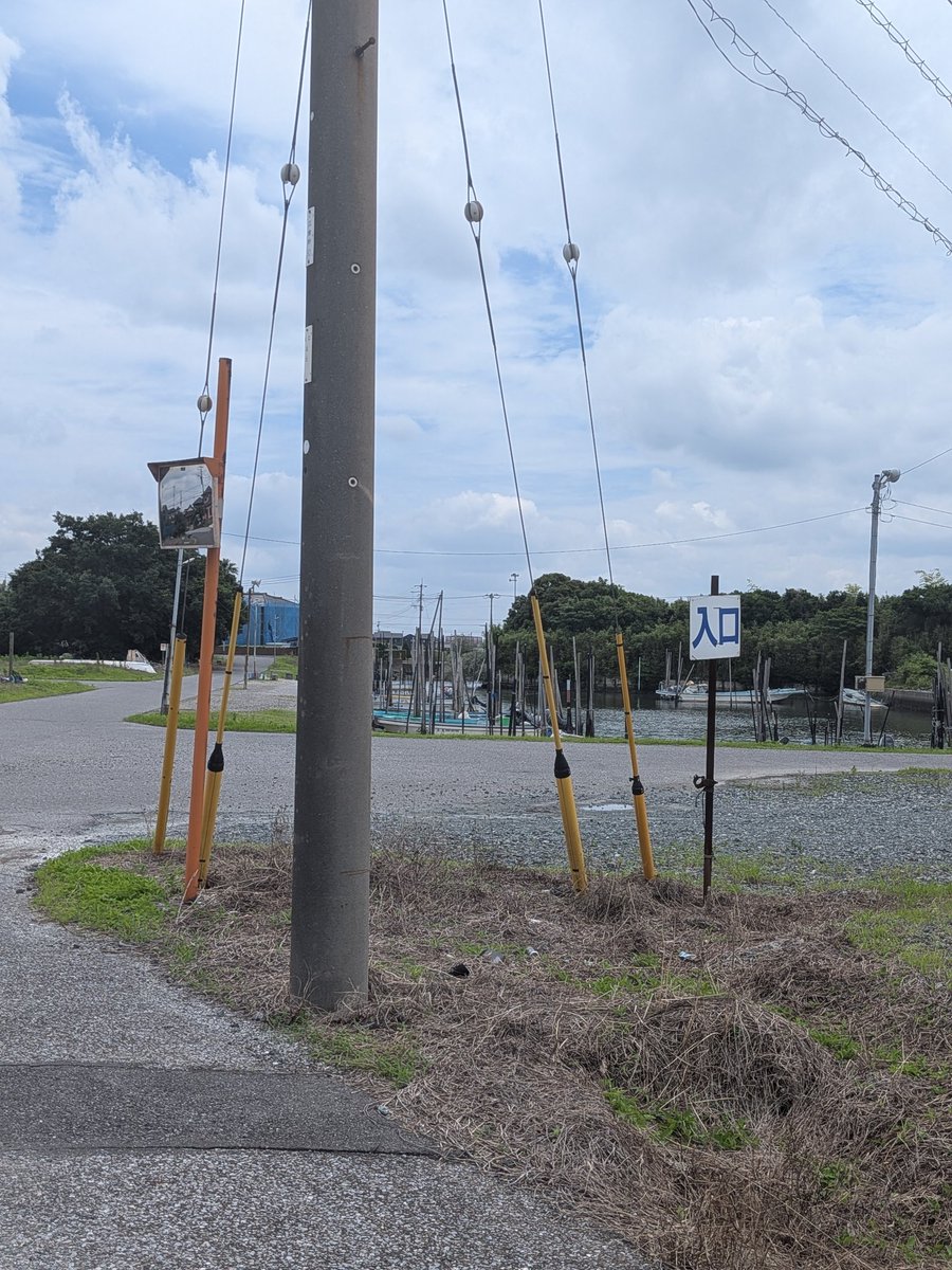 ksc_cycle's tweet photo. 開催後初の週末 #房総いち に参加される皆様。お車は『第2駐車場』へ。駐車場までの誘導看板がまだ仕上がっておりません。少々わかりづらいですが #サイクルボール の駐車場はこんな感じ。何も無さ過ぎて本当に駐めていいものか不安になりますが大丈夫です！ https://t.co/IkdOD8uP8h