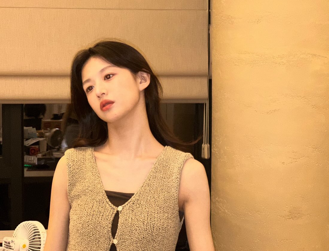 roughromantist's tweet photo. 윤정님 존예 https://t.co/tmWSyytGAX