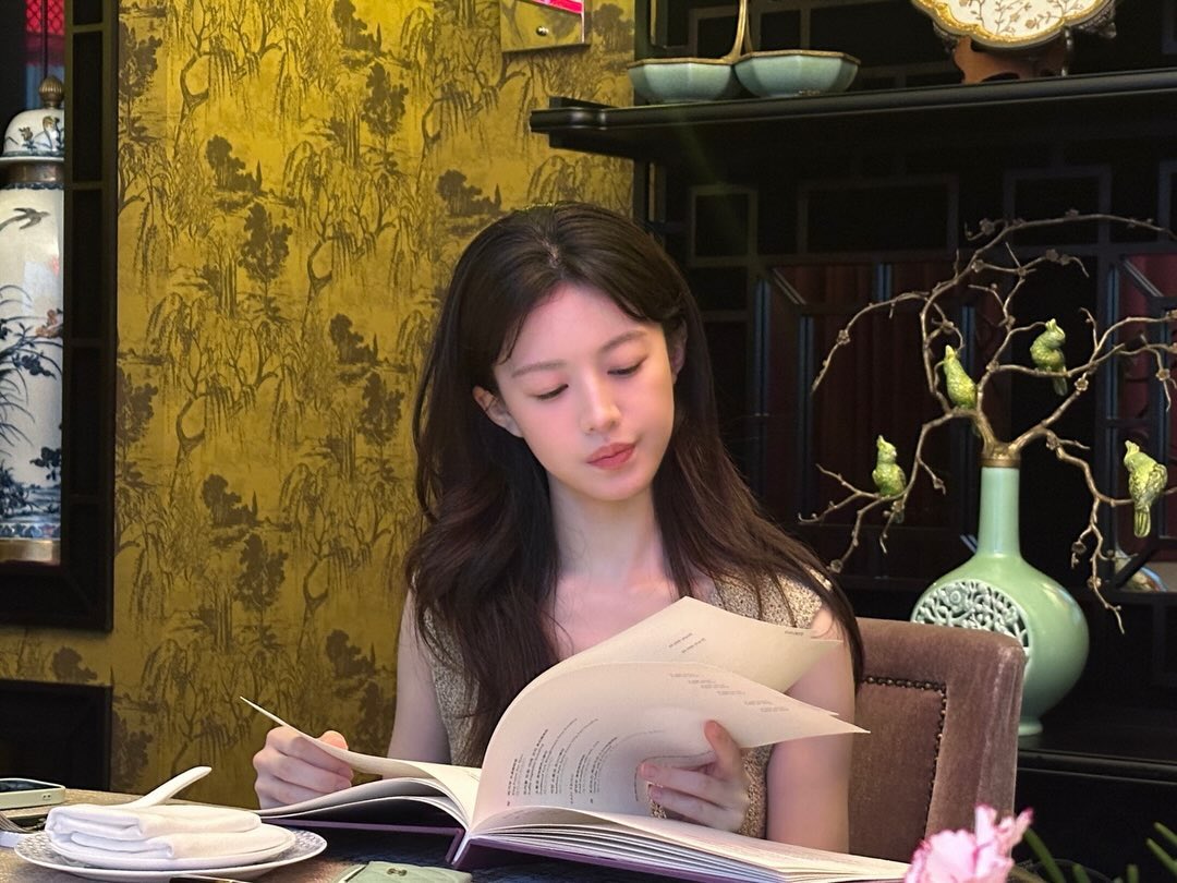 roughromantist's tweet photo. 윤정님 존예 https://t.co/tmWSyytGAX