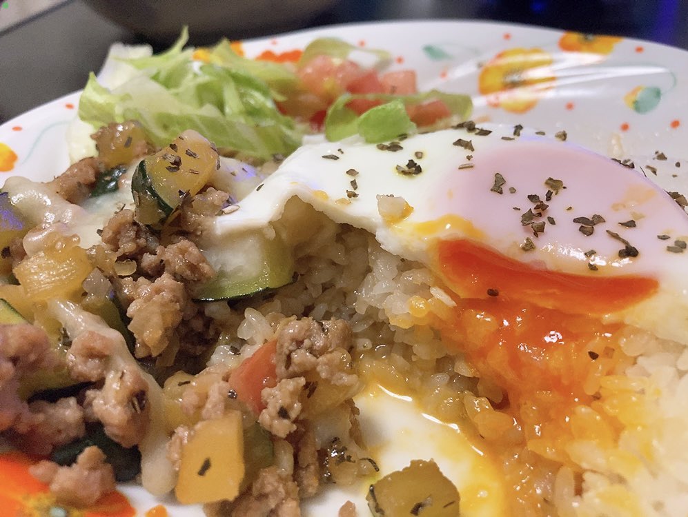 4zensan's tweet photo. 食べたい物を作った時のあたし、料理うますぎる。
今日はタコライスみたいなガパオライス。
(あっピーマン入れ忘れた…) https://t.co/UBUcFrO3ir