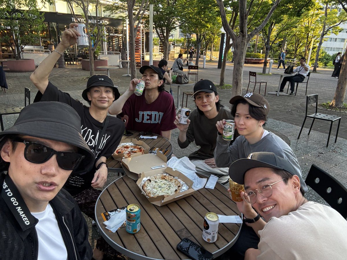 kento_leo9's tweet photo. エリステご来場ありがとうございました🍨
この間のピザパーティー🍕
つぎはみんなでできたらいいなぁ！ https://t.co/aHozYmlcHr