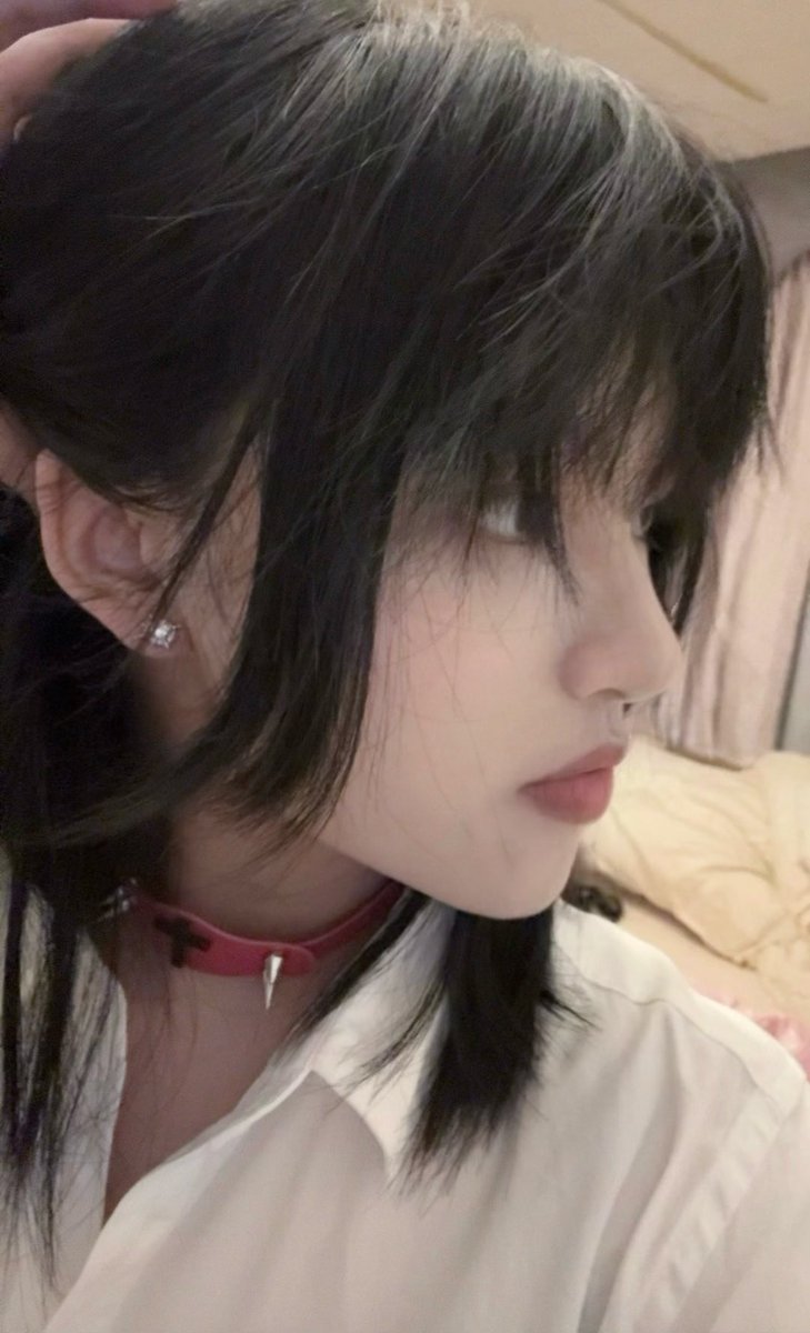 Amyli2334's tweet photo. 耳朵太小了还是耳钉比较适合我 #wlw #le https://t.co/1ubatFF9Nx