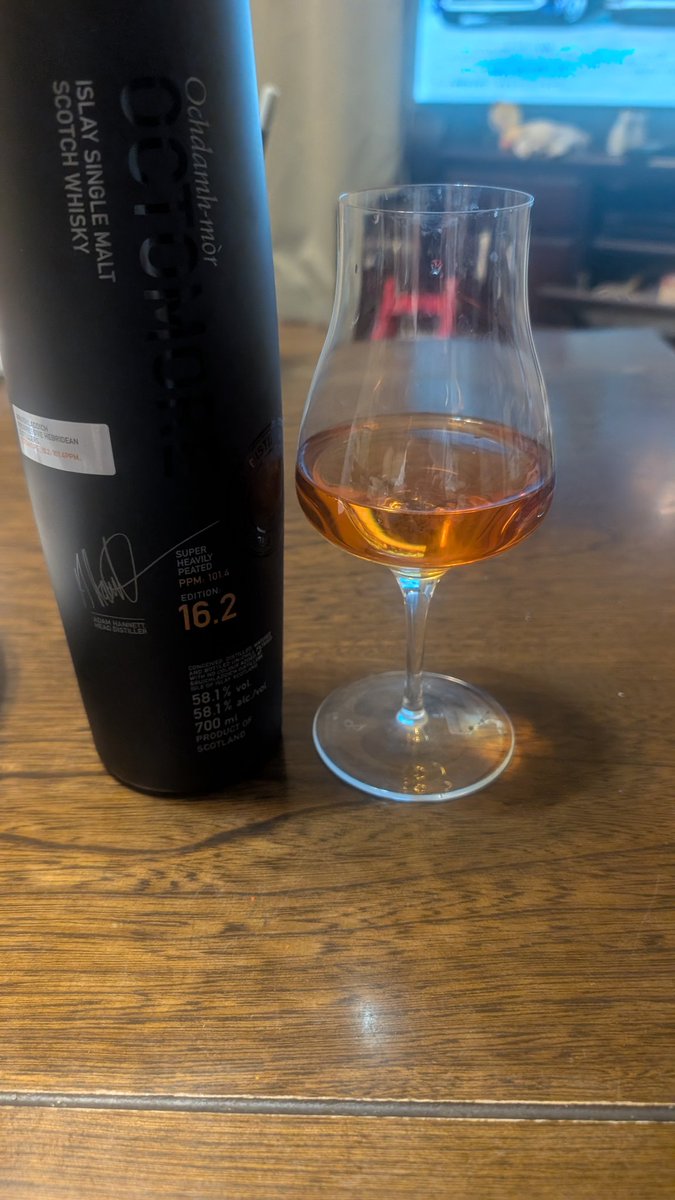 kakaotti's tweet photo. #晩酌　#ウイスキー
初のオクトモア。16.2です。
とても良い、他の奴も飲んでみたい。
高かったけどこれは素晴らしい！！！ https://t.co/3j9EYm4iEQ