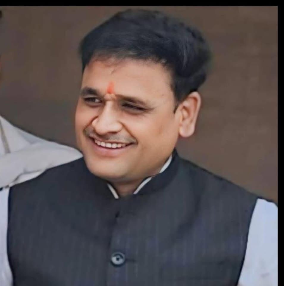 drbrajeshrajput's tweet photo. बीजेपी ने फिर चौंकाया ,, दतिया से बीजेपी के उम्मीदवार आशुतोष तिवारी बनाये गये,, @drnarottammisra को बड़ा झटका @VistaarNews https://t.co/5ZYijoIv9K
