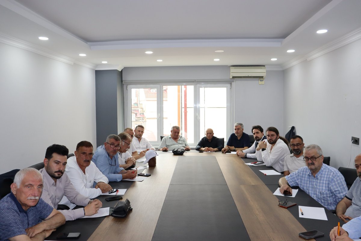 mustafa_bak's tweet photo. 18 ilçe başkanımız ve Trabzon Milletvekilimiz Sibel Suiçmez ile birlikte olağanüstü toplantımızı gerçekleştiriyoruz.

Partimize yönelik yürütülen mutlak butlan süreci, yalnızca bir hukuki tartışma değil; örgüt iradesine açık bir darbedir. Bizler, bu sürecin karşısında dimdik duran örgütler olarak, yol haritamızı ortak akılla belirliyoruz.