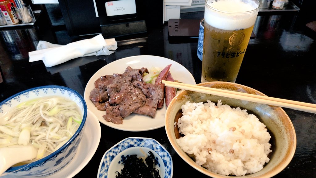 st_immer25's tweet photo. 食べて飲んでストレスフリーなプチ旅行でした🎶
片や運転させてんのに私ばっか飲んでホント申し訳ない🥹

あんなに小さかった子が…🥹もうお酒飲めるなんて🥹笑おばちゃん感激しました😆

ピチピチの大学生。いいなぁ。若いなぁ🥹
#宮城旅　#松島　#ビール🍺　#抹茶ビール　#仙台名物牛タン https://t.co/1FrwPDNiC5