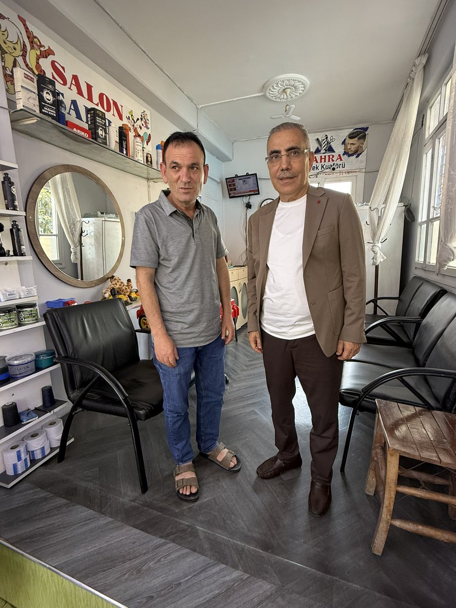 CelikcanMahmut's tweet photo. “Gönülden gönüle köprüler kurmaya, Yüreğir sokaklarında adımlamaya devam ediyoruz.”Bugün mahallelerimizde berberinden restoranına, marketinden tamircisine kadar alın teriyle ilçemize değer katan esnaflarımızla buluştuk, hasbihal ettik.Hayırlı işler diliyorum. https://t.co/S6NBrSrfNW