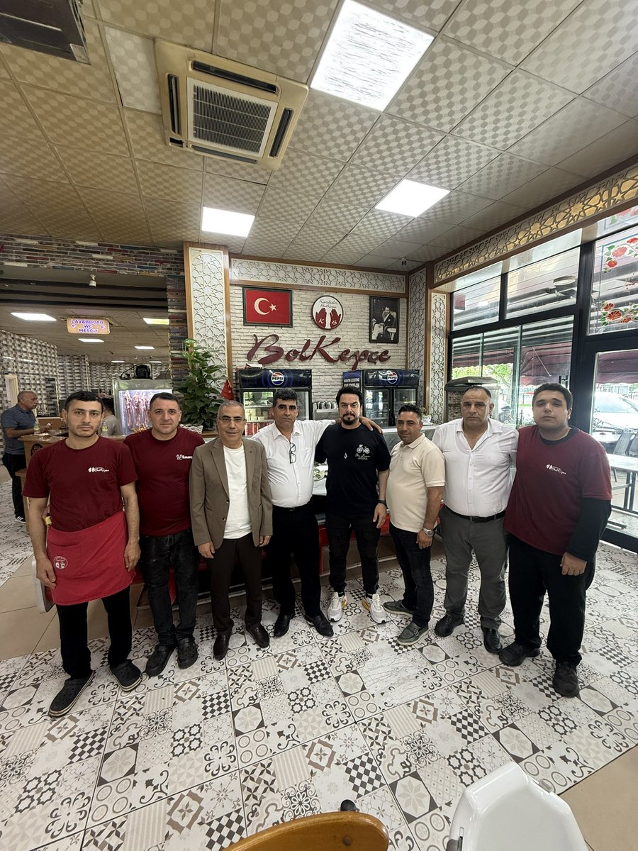 CelikcanMahmut's tweet photo. “Gönülden gönüle köprüler kurmaya, Yüreğir sokaklarında adımlamaya devam ediyoruz.”Bugün mahallelerimizde berberinden restoranına, marketinden tamircisine kadar alın teriyle ilçemize değer katan esnaflarımızla buluştuk, hasbihal ettik.Hayırlı işler diliyorum. https://t.co/S6NBrSrfNW
