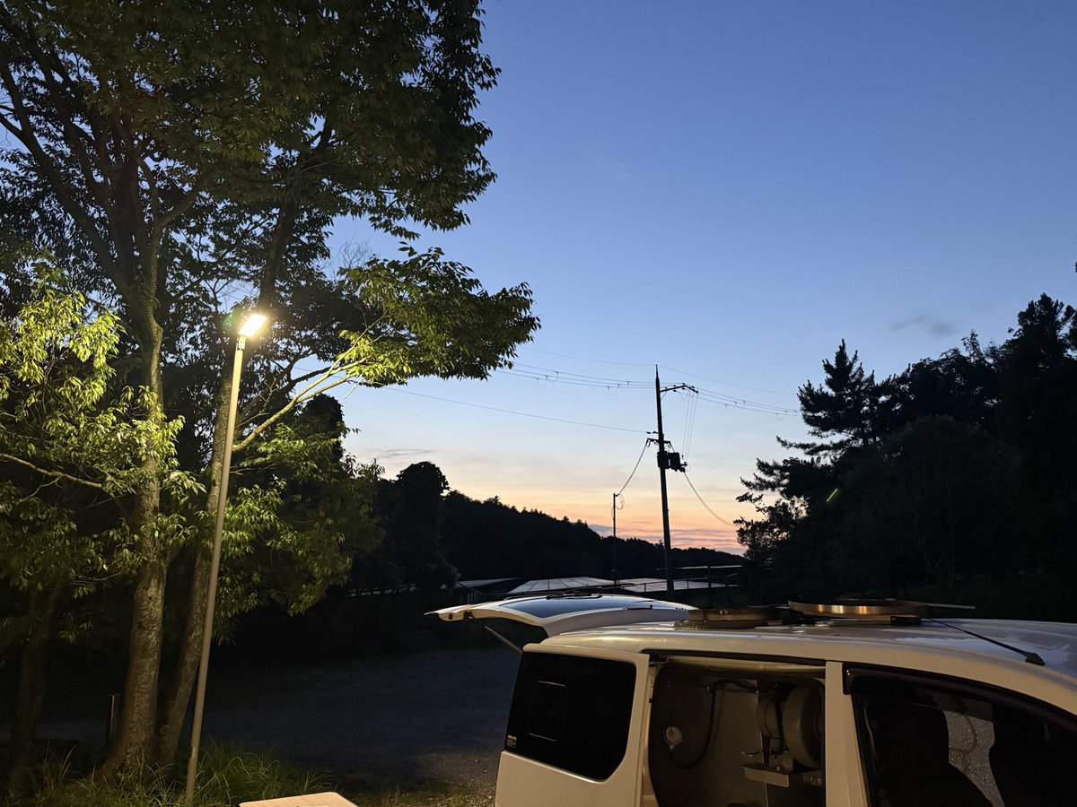 petmemorialNKS's tweet photo. 今晩は霊園にて、奈良市北永井町のトイプードルのお別れのお手伝いをさせていただいております。仲の良い四人のご家族様にご参列頂き、皆様が掛けられるお言葉と愛情溢れるたくさんの涙から、如何に愛し愛されていたかを伺い知ることが出来ました。一緒に過ごした最幸の時間、忘れないからね。 https://t.co/aw38Ybbiry