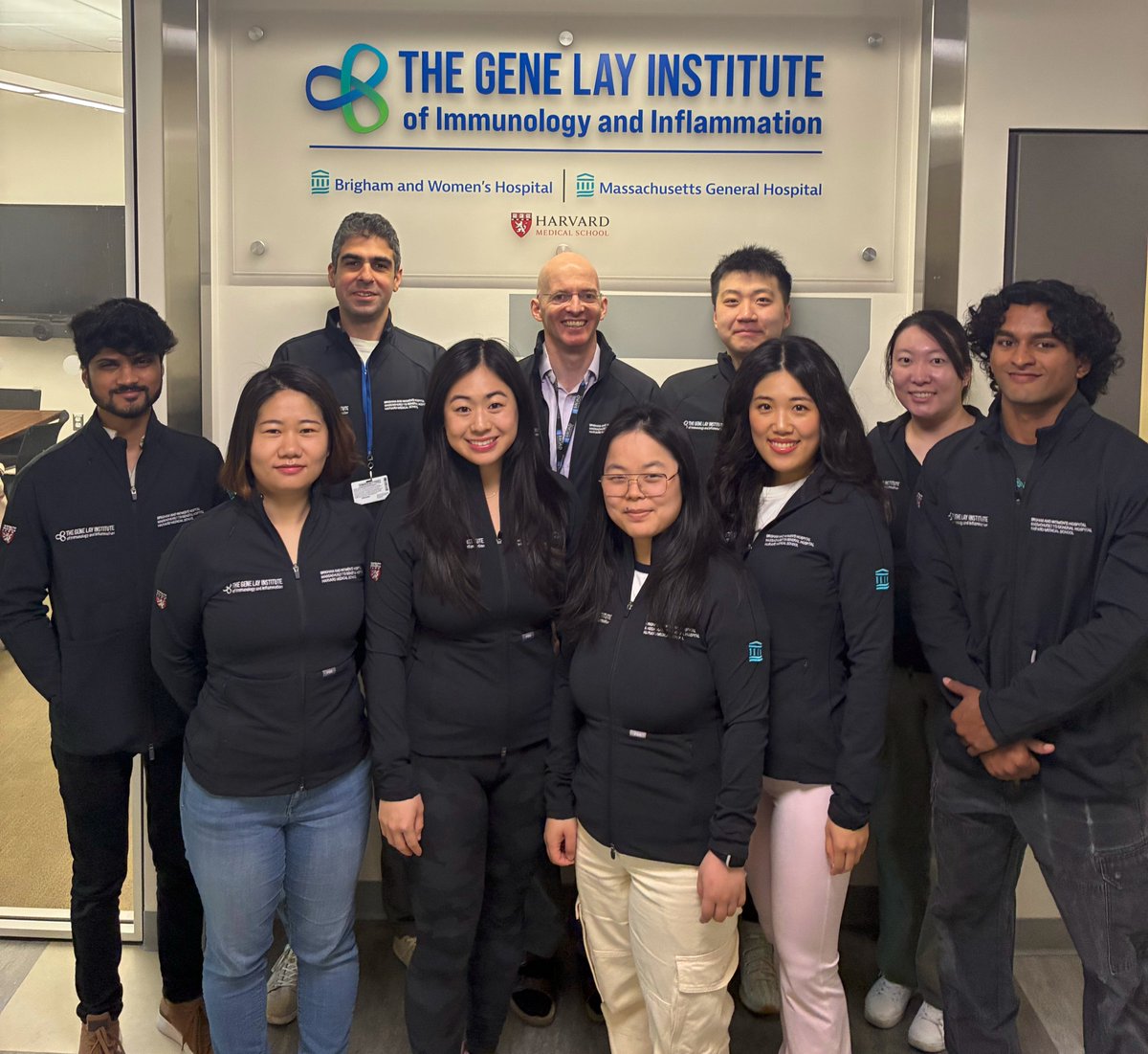 GeneLayInst's tweet photo. The Hemberg Lab is looking sharp in their new Gene Lay Institute jackets! 🔬 Proud to see our researchers repping the Institute while driving discoveries in immunology and inflammation. #GeneLayInstitute #Research #Immunology https://t.co/uU4nhPhy2J