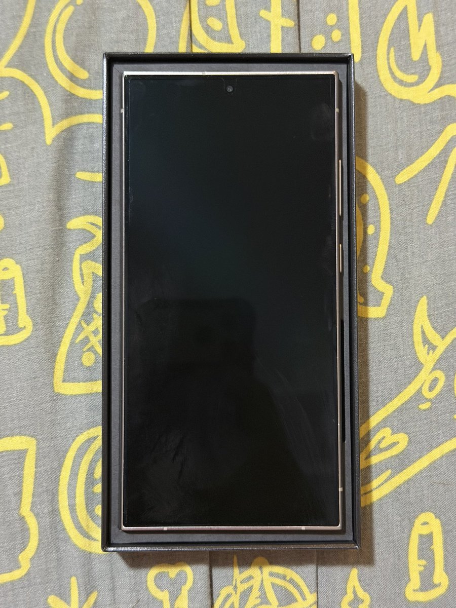 hoshifieddd's tweet photo. WTS/LFB 

Samsung S24 Ultra 512gb Titanium Gray 
₱35,000 

>With box and cable
> No issues!! Ganda parin ng errthing hahaha
> No dents 
> can do meet up!! Kaliwaan hehe Pampanga/Bulacan area 
> price is still negotiable 😊 dm if inch!! https://t.co/SYxKXWrAyK