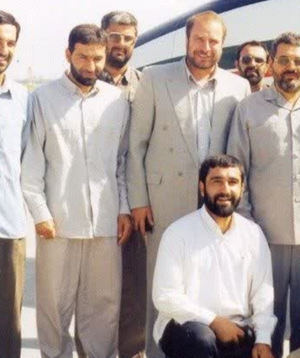 meysam1irani's tweet photo. اگر بخواهید در جنگ هم انتقام خون رهبری را بگیرید نهایتا باید بروید سراغ همان‌هایی که موشک این انتقام را با کمک همرزمان خود ساختند !
وگرنه با توییت‌های شما که نهایتا می‌شود از خود جمهوری اسلامی انتقام گرفت
یا سخنرانی کنید و مردم مرگ‌ بر آمریکا بگویند
در همین حد ، نه چیزی بیشتر ... https://t.co/utlcpdyrAr