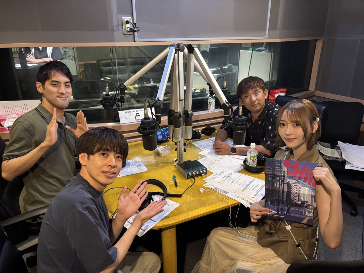 fmfujichinmoku's tweet photo. 沈黙の金曜日！
今夜9時台は酒井さんの後輩芸人 #さすらいラビー を
お迎えしています。

https://t.co/zg3wLL7Y1H… 

#沈黙の金曜日 https://t.co/zwCjaWmyi5