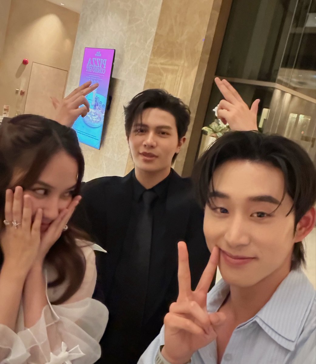 harxeuphoria's tweet photo. 🦈: i just got home from the filming set

william flashback mv filming set? 🤨

꒰ #williamest #วิลเลี่ยมเอส ꒱ https://t.co/zxDs0HplPL