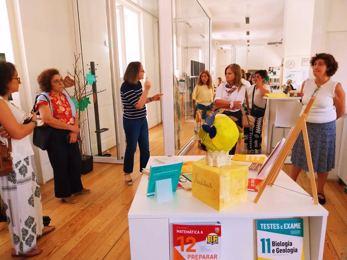 BiblioMunLeiria's tweet photo. 📚✨ Visita Formativa do Grupo de Trabalho da Rede de Bibliotecas de Leiria à Biblioteca e aos espaços da Escola Secundária de Camões, realizada esta manhã.
#rbleiria #bmalv #bibliotecaleiria https://t.co/LsMAE04Oar