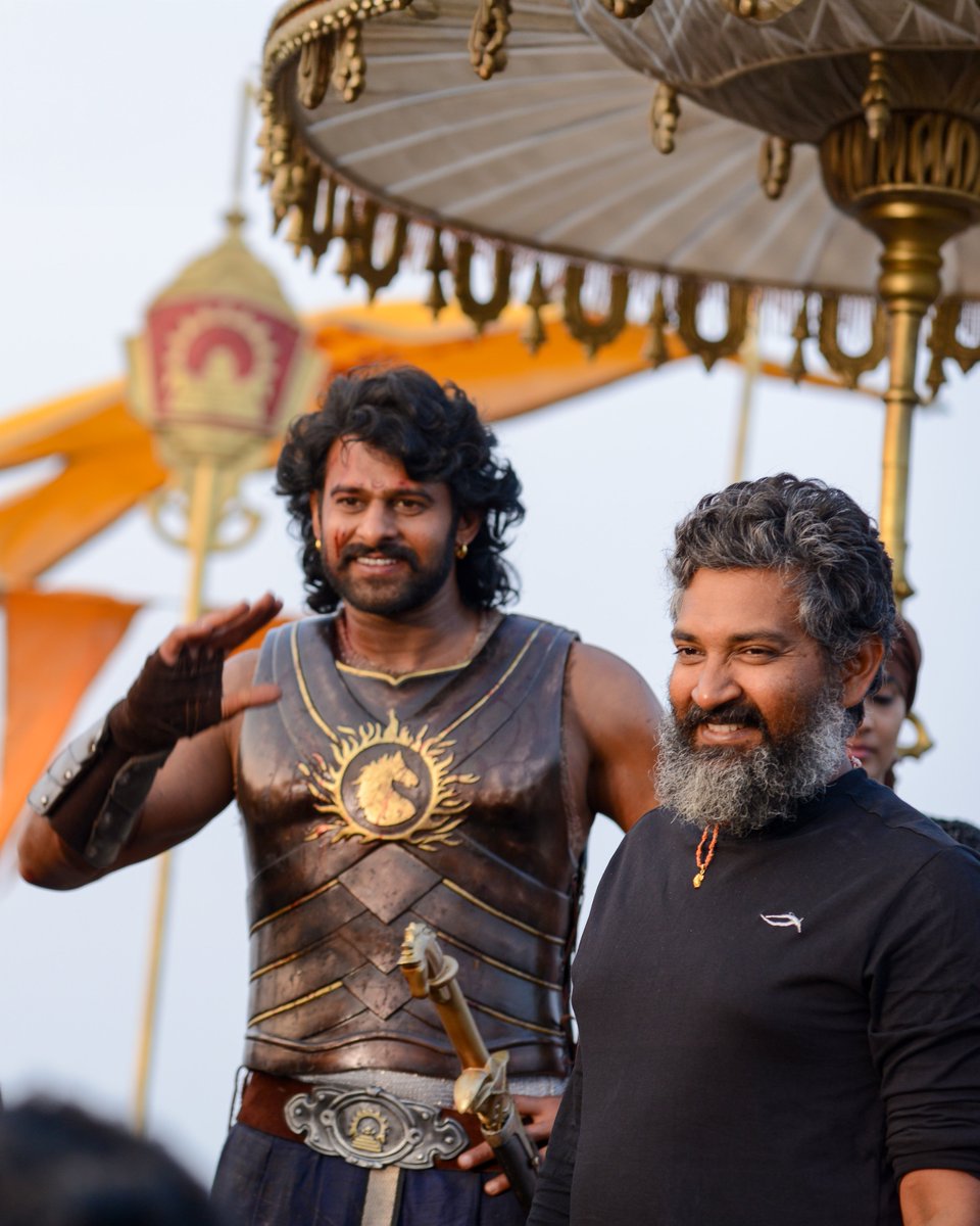 BaahubaliMovie's tweet photo. Throwback to the unforgettable days on the sets of #Baahubali. ❤️
Every day for the cast and crew was about finding moments of joy amidst the grueling shoots.

Catch more of these behind the scenes moments and beyond in #BaahubaliTheTorchbearer.

#11YearsForBaahubaliTheBeginning https://t.co/BX4DQSIPUA