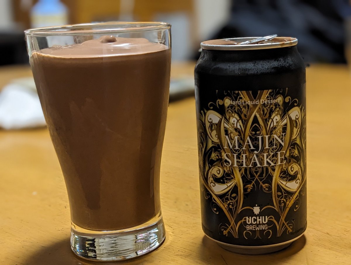 kani_P_P's tweet photo. うちゅう/MAJIN SHAKE

あの…これ本当にビールなんですか？
見た目は完全にチョコレートシェイク

買うときにガンガン振ってから空けてくださいねというビールとは思えない説明を受けた https://t.co/NE7CX42oHT